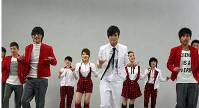 李宇春苏醒何洁合唱歌曲,超女何洁和李宇春现在关系咋样