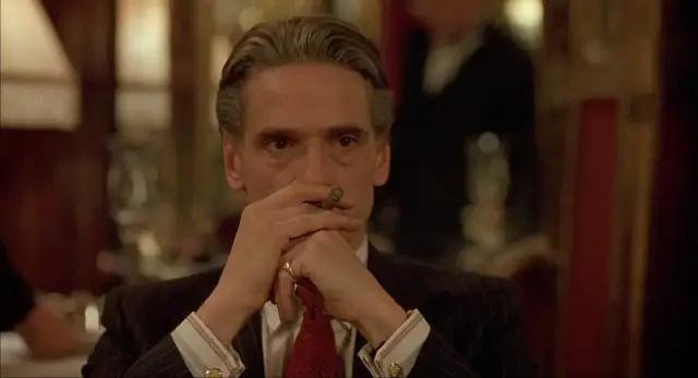 他是《洛丽塔》男主，畸形恋专业户，也是禁欲系不老男神