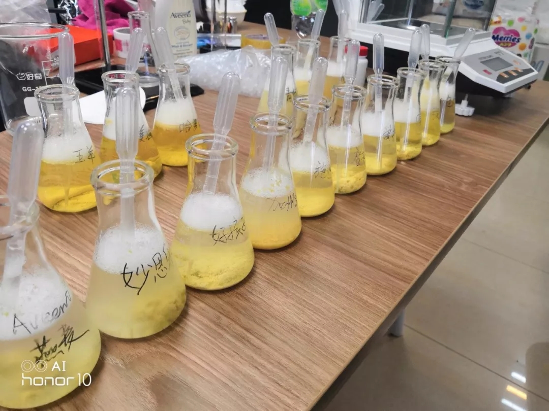 哪个牌子的婴儿洗发沐浴露好用,婴儿滋润效果好的洗发沐浴露