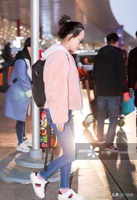 张嘉倪炫富视频完整版 (张嘉倪和老公的日常生活)