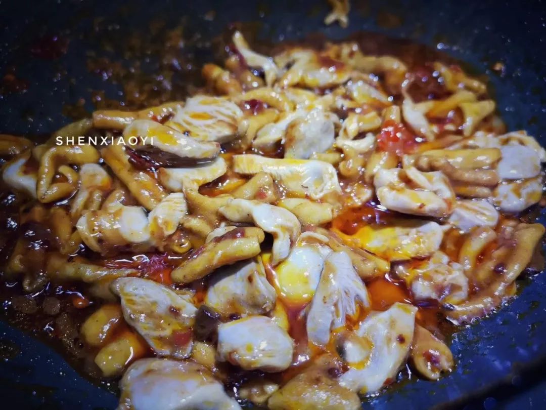 爆炒鸡杂到底要不要焯水,重庆鸡杂的家常做法爆炒泡椒鸡杂