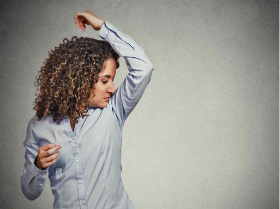 狐臭是本身原因还是天生的,狐臭是种病吗