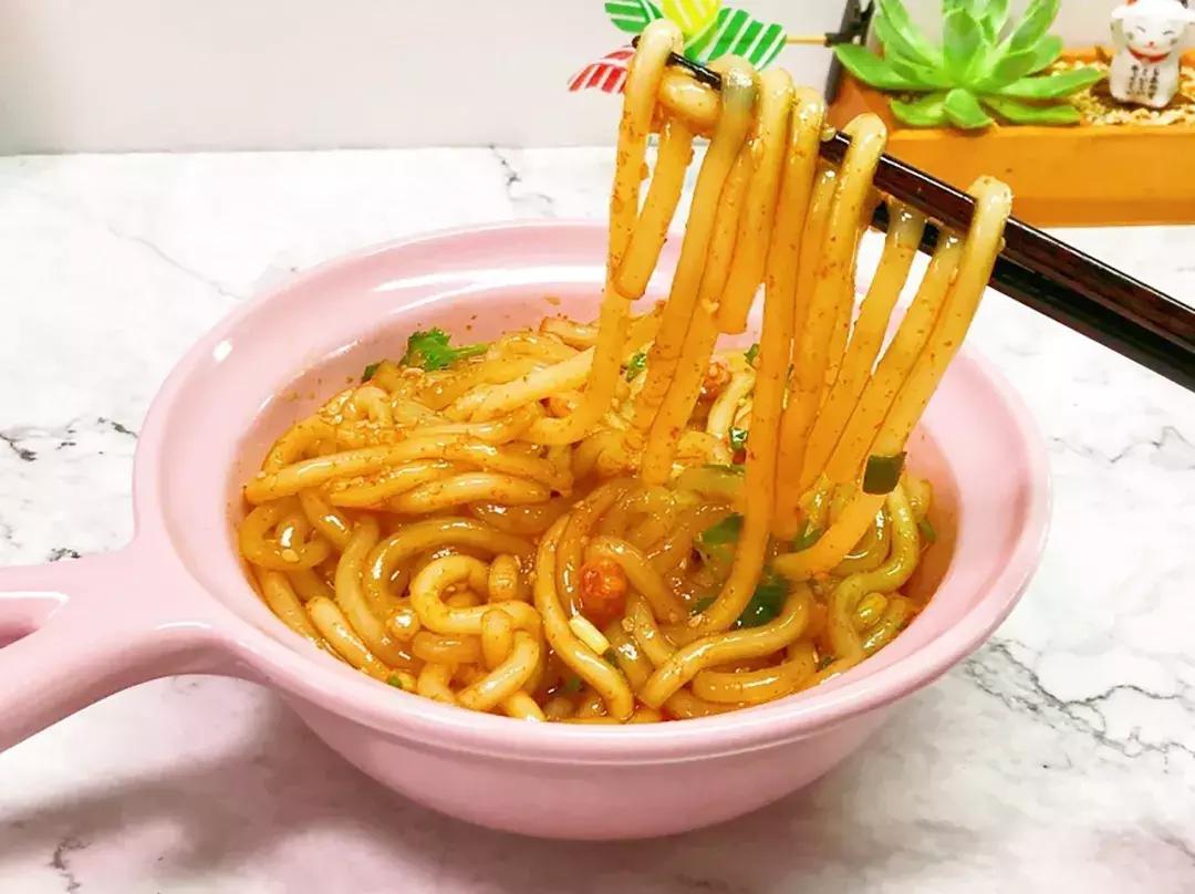 酸辣土豆粉重庆正宗酸辣味做法,酸辣土豆粉热乎乎的超开胃