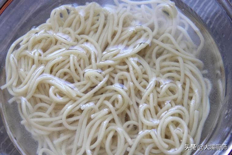 做凉面面条怎么做,做凉面怎么处理面条