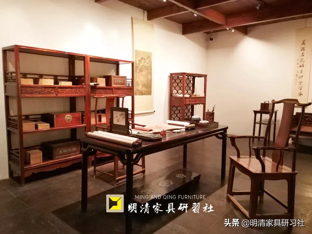 在书房里安安静静的看书,文人在书房做什么