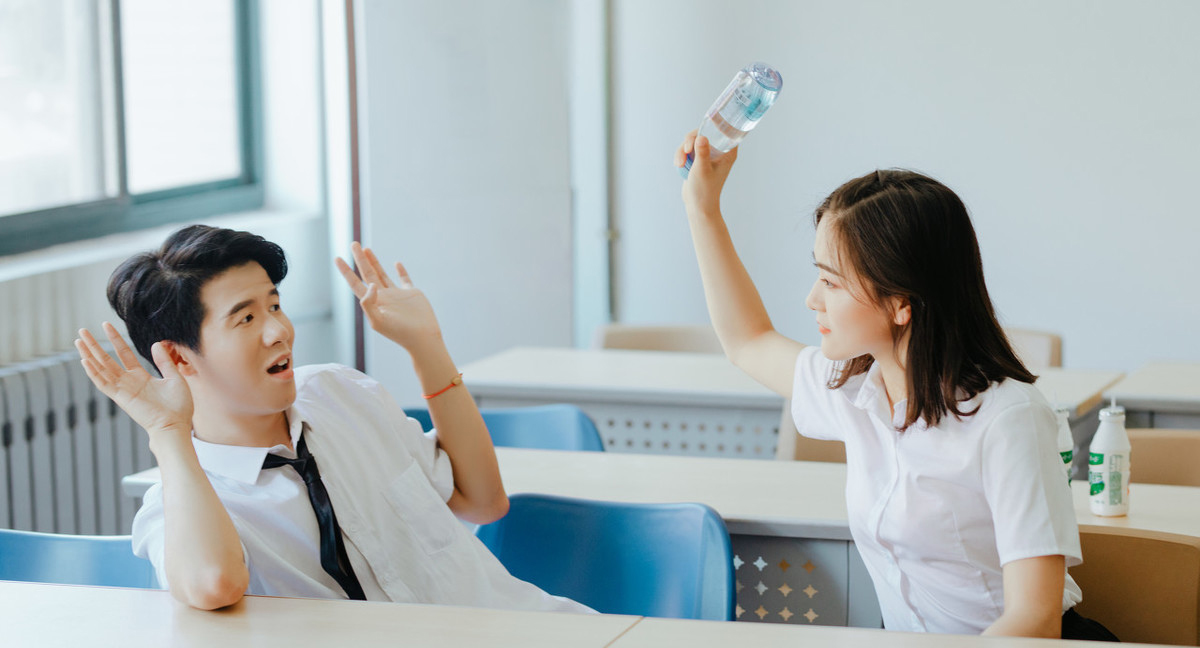 女子带男闺蜜相亲路人怒斥,相亲男被女方怒怼