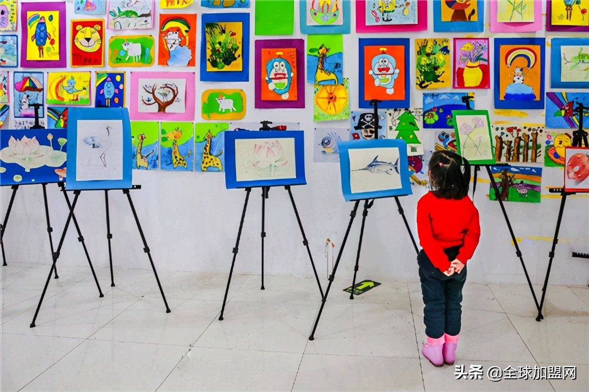 宸﹀嵃鍥介檯缇庢湳鍔犵洘璐瑰灏戦挶,宸﹀嵃鍥介檯缇庢湳鍔犵洘