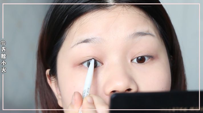 单眼皮内双肿眼泡眼妆小烟熏,内双肿眼泡眼妆烟熏