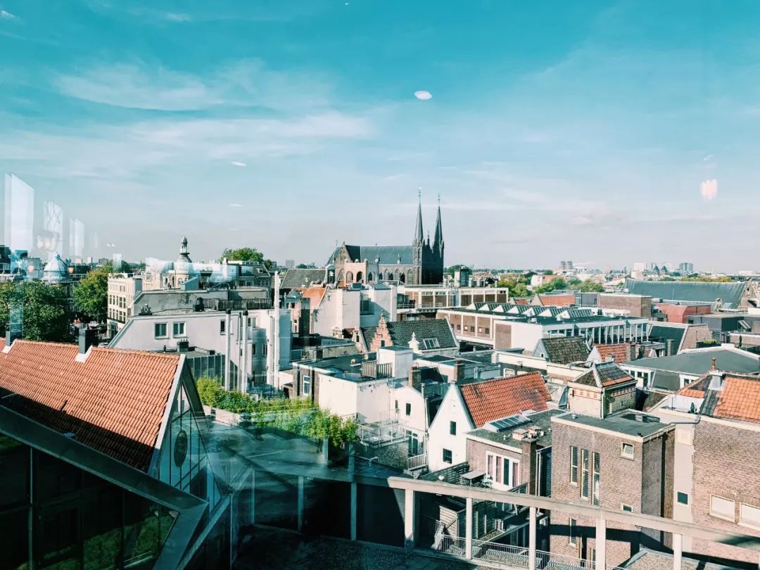 360度全玻璃空中咖啡厅!俯瞰阿姆拍美照