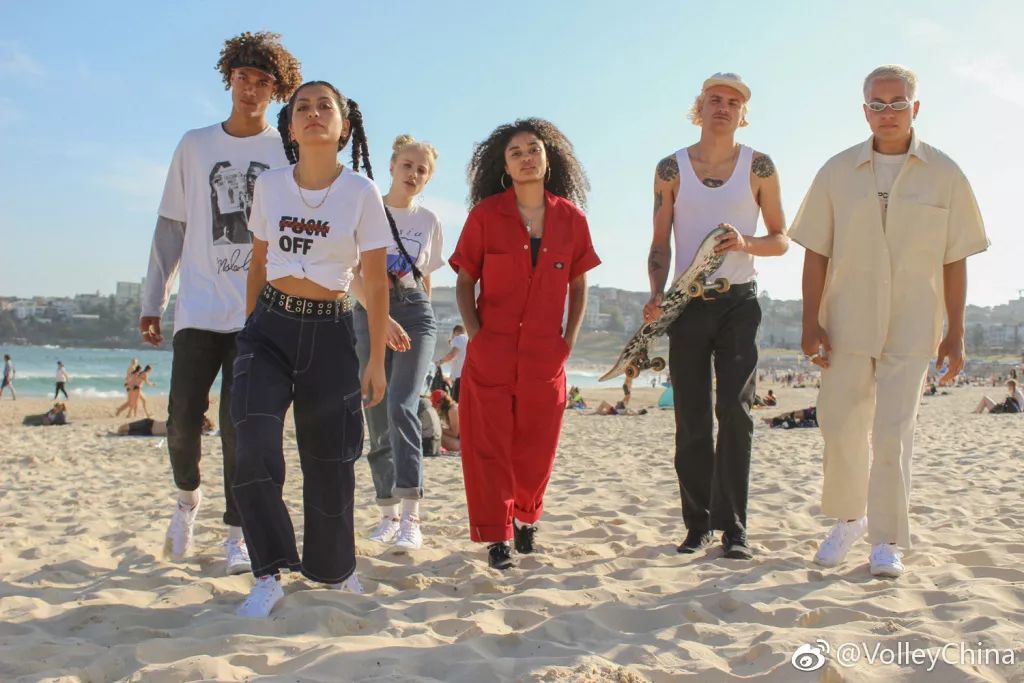 王菲同款鞋子300元,明星同款舒适耐穿小白鞋