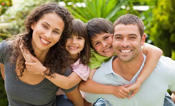 儿童鼻痒鼻塞鼻炎用什么喷剂,小孩鼻塞建议用什么鼻喷雾剂