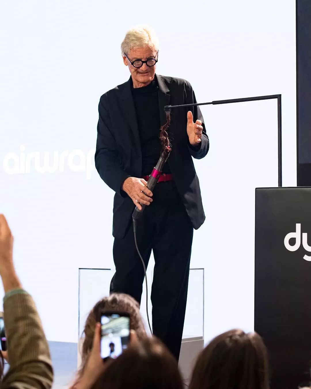 我们亲测了3690元的戴森卷发棒，告诉你这草该不该拔