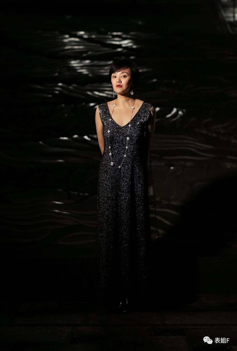 人人都在戴的银手镯,人人都在戴的耳机