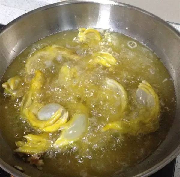 柳州螺蛳鸭脚煲最正宗的做法,自制螺蛳粉鸭脚煲