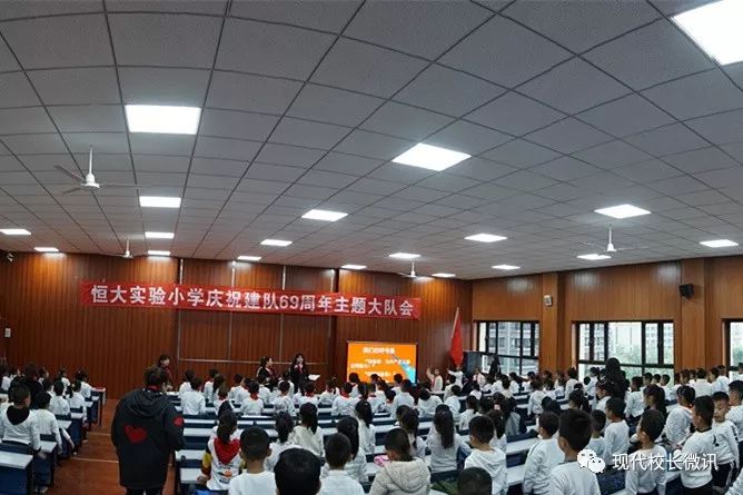 向国旗敬礼少先队建队日,致敬红领巾喜迎建队日