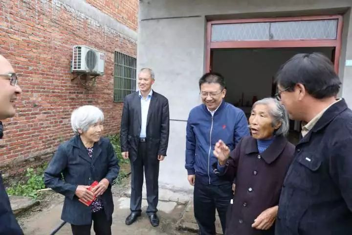重阳节慰问老人活动,重阳节镇领导走访慰问