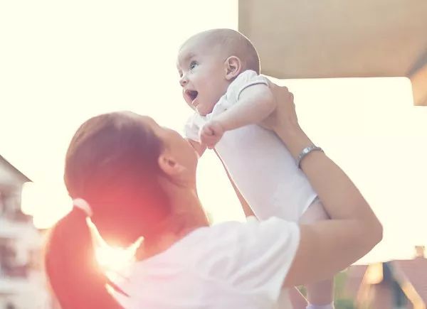 宝宝这10个吓坏新手妈妈的问题，其实每个都正常！