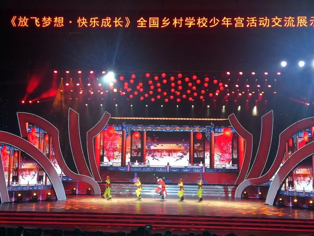 体现素质教育成果的照片,展现教育新变化的图片