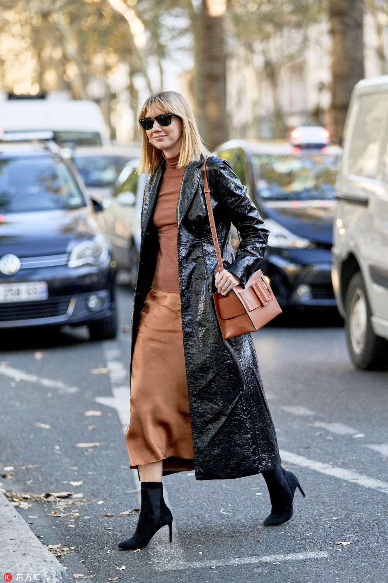 穿那么厚也能做行走的发光体？你的漆皮够亮么！