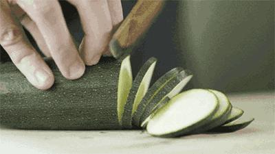 菜刀变钝了怎么办?4个居家小窍门让它更锋利,超级省时省力