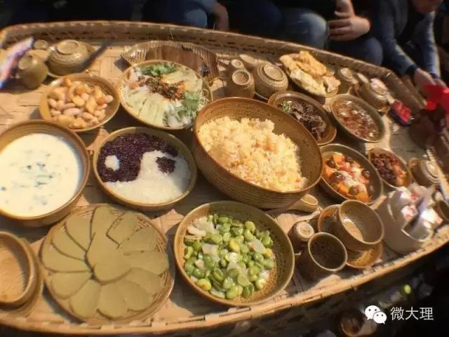 大理八大碗鱼做法,大理剑川八大碗店