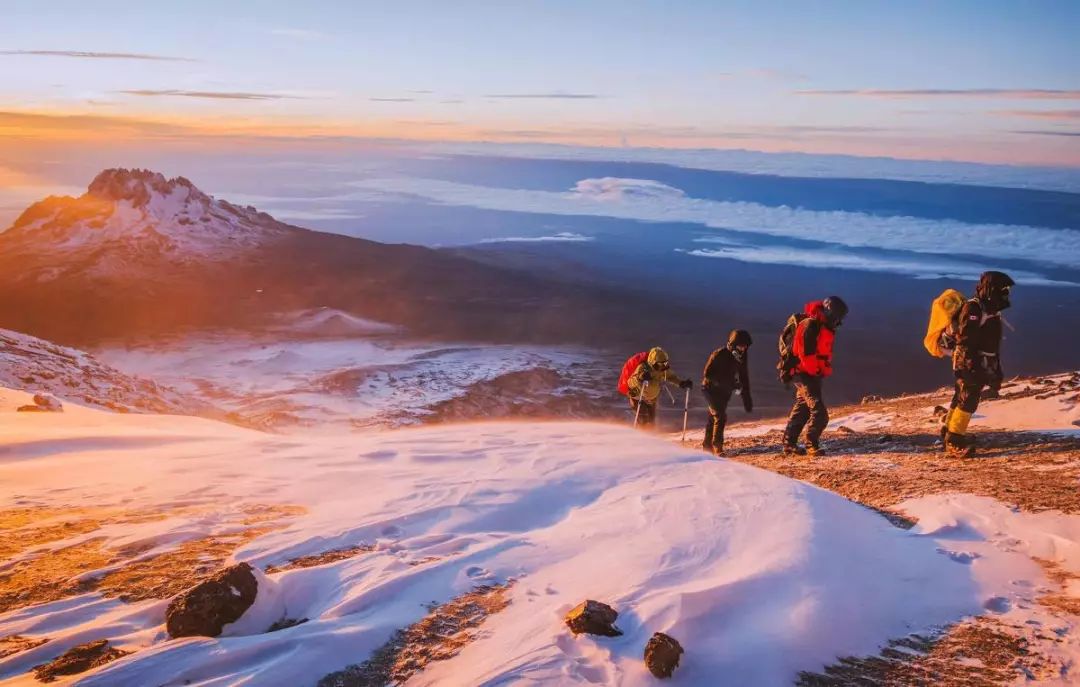 登顶乞力马扎罗要多久 (登顶乞力马扎罗需要花费多少)