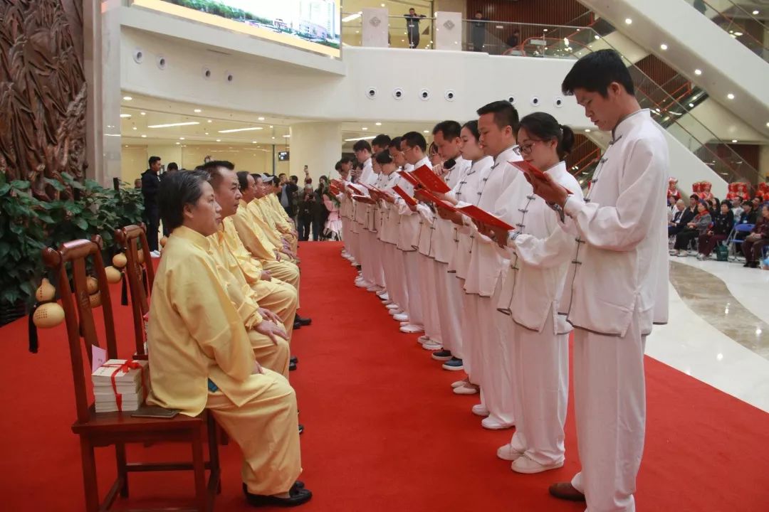 骞胯タ涓尰绁炲尰鍏嶈垂鐪嬬梾,涓尰鍏嶈垂鏀跺緬