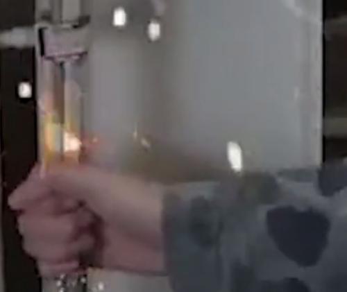 触电对人体的致命伤害,人触电被吸住原理