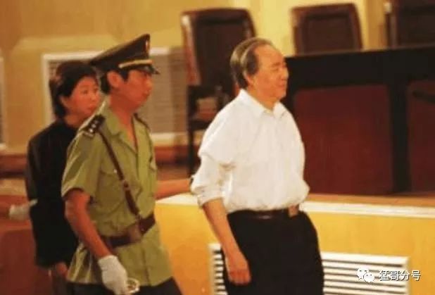 飘飘何所似是哪首诗,飘飘何所似小说