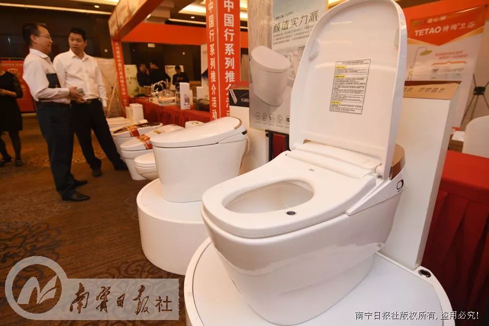 政府搭台聚企业唱戏,政府搭台企业唱戏下一句