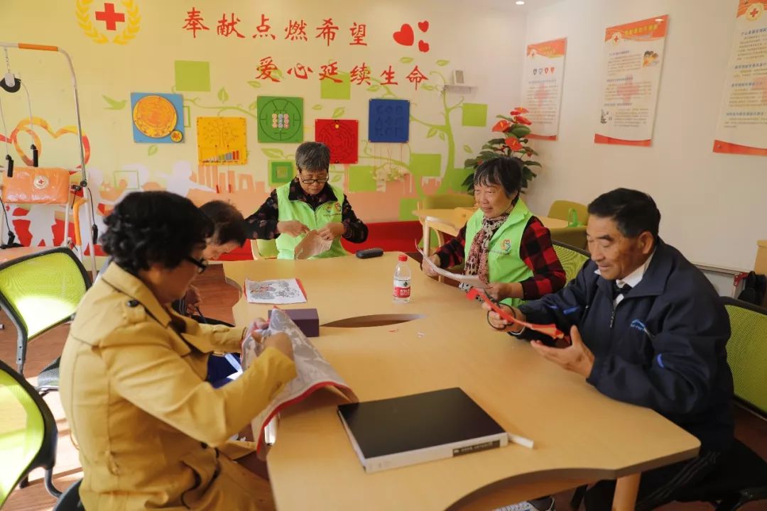 所有人奔向城市，她选择回到浦南