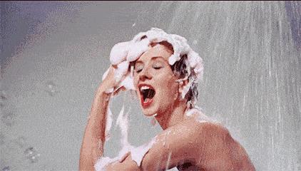 团购|搓背再也不求人！风靡日本的弧形浴刷，轻轻一搓10年污垢刷出来