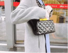 黑色纯棉衣服粘毛妙招,衣服粘毛絮用啥方法