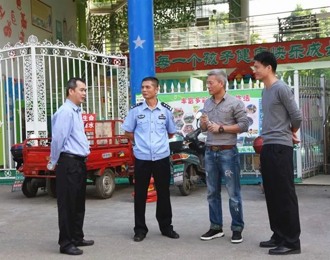 「便民利民」“双休日”港北分局“车安网”走进小区服务群众