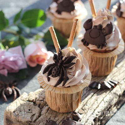 熊猫杯子蛋糕的做法,萌物杯子蛋糕的做法