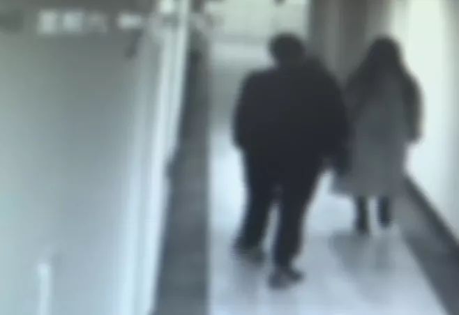 女子深夜订了一份外卖,女子前一晚上订了一份外卖