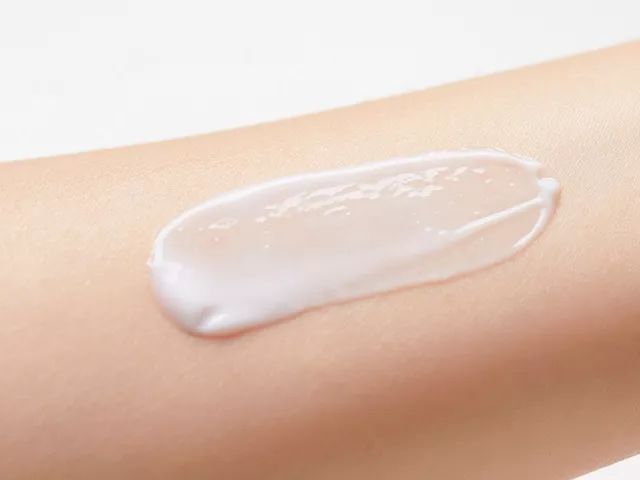 拼团丨日本贵妇牌身体乳，抹完身体香香的、滑滑的