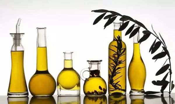 矿物油用清洁剂可以洗掉吗,矿物油有必要用吗