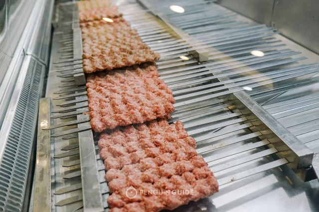 在这个魔幻的江南小城里,来一场烤肉和大饼的狂欢!