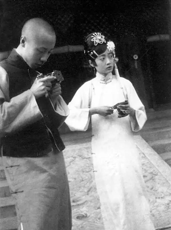 合影留念永不忘,同学合影照时光一去永不回