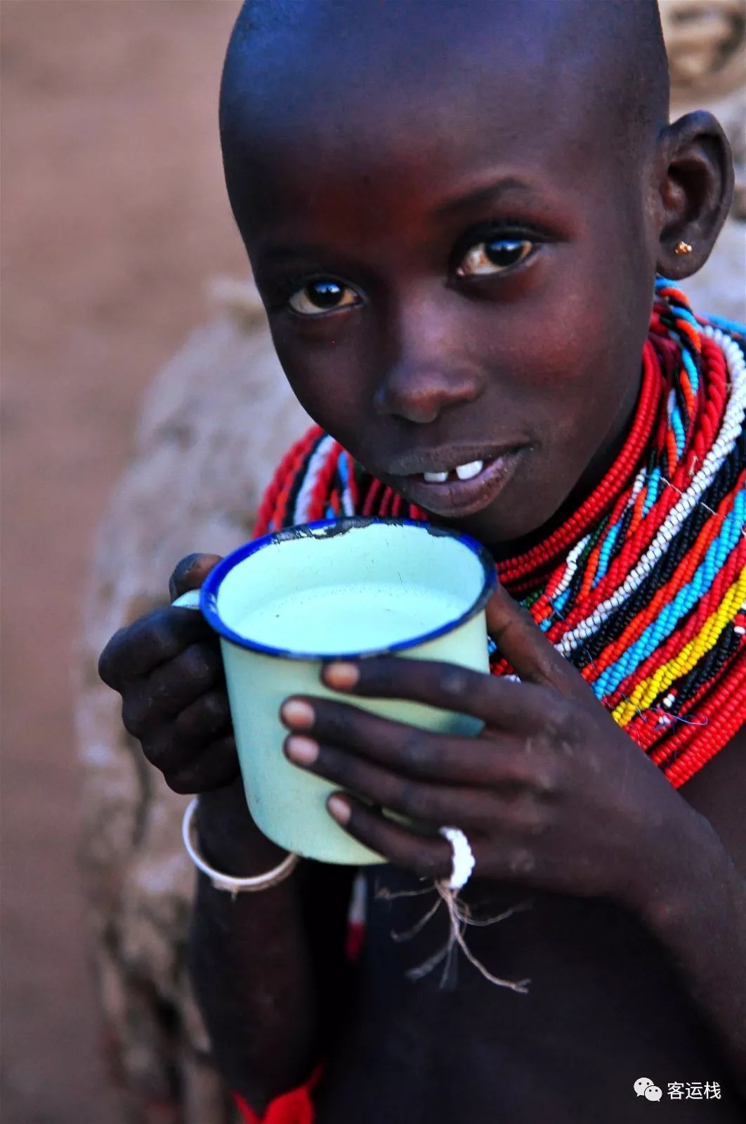桑布鲁荒野里，我们的主要食物是奶和血｜会玩