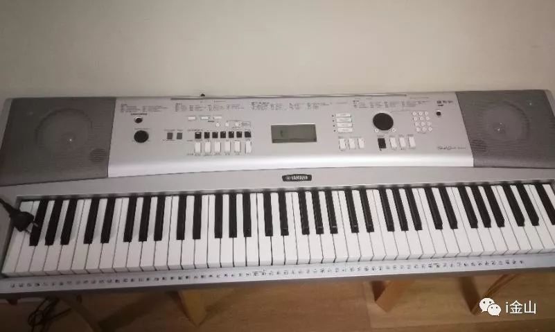 全新Gucci包、电磁炉……这期跳蚤市场有点不一样！