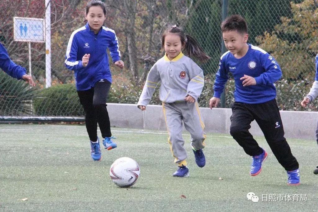 「快来围观这群超级棒的孩子」厚积薄发新力量，日照市足球学校开课啦~