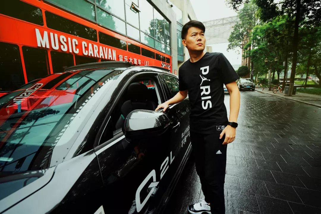 一个衣帽间藏400多段故事什么感觉丨当“Z哥”邂逅全新奥迪Q2L