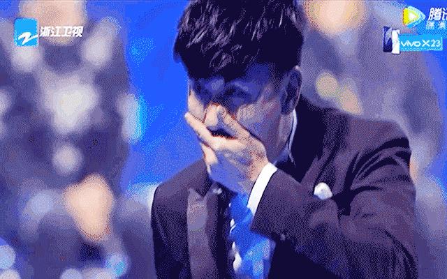 “求求你们别哭了”