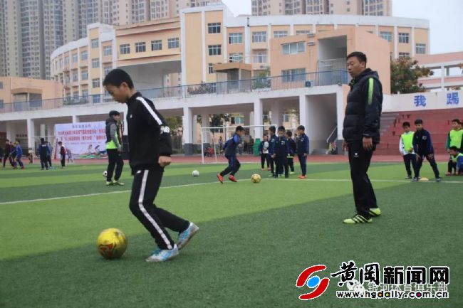 湖北青少年足球联赛黄冈,足球下基层