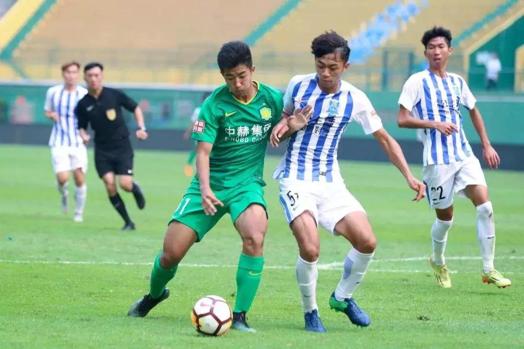 校园足球披荆斩棘突出重围,足球在学校怎么防丢有标记