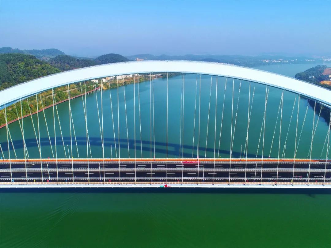 即将开通的柳州网红桥,柳州又一座跨江大桥正在建设