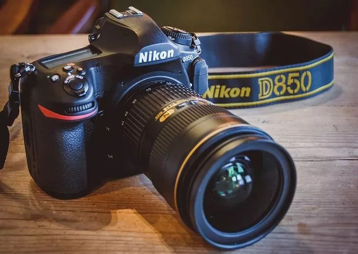 什么品牌相机最好尼康佳能,目前买尼康相机什么型号最好