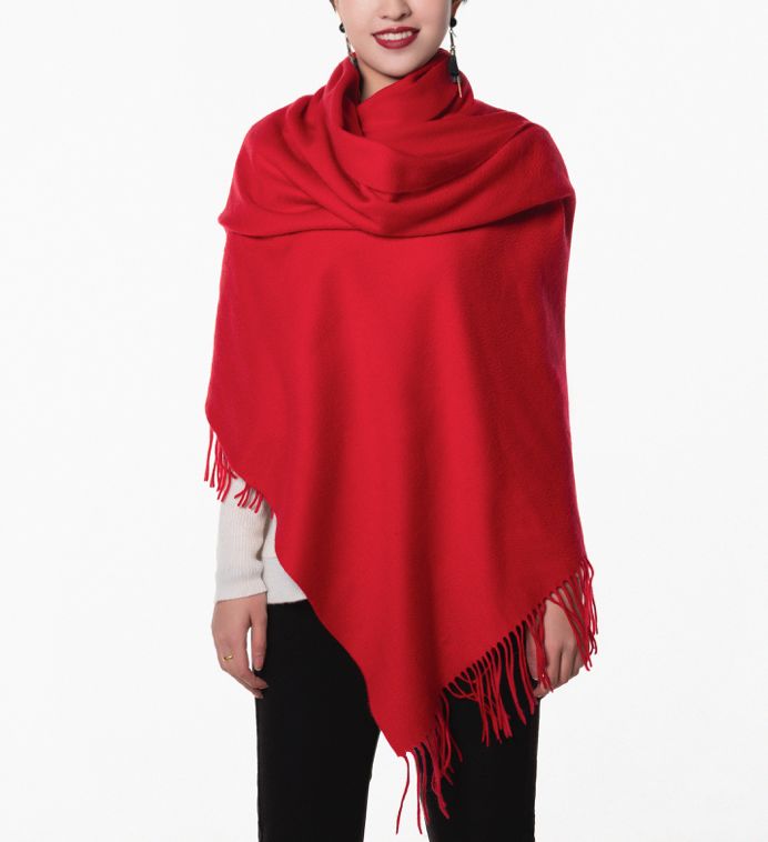 来自海拔1500米的阿尔巴斯白山羊绒围巾—羊绒界的“爱马仕”